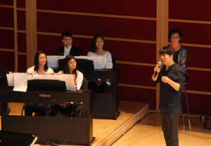 Lang Lang unterrichtet die Schüler in einer Master Class.